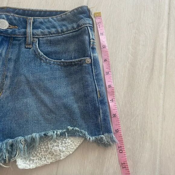 Kendall and Kylie Jean Shorts with Lace Pockets - Picture 6 of 7